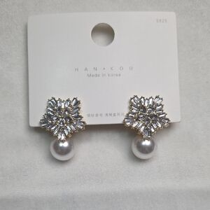 Elegant Snowflake Clear Crystal Rhinestone Pearl Dangle Pierced Earrings Party